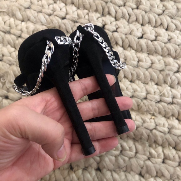 CHIC chain detail high heels - Picture 5 of 8